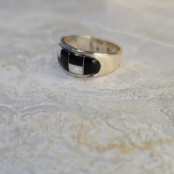 925 Native Made Onyx And Lab Opal Inlay Ring - Picture 5 of 5